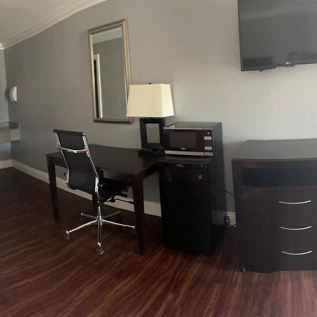 Legacy Inn & Suites Anaheim Buitenkant foto