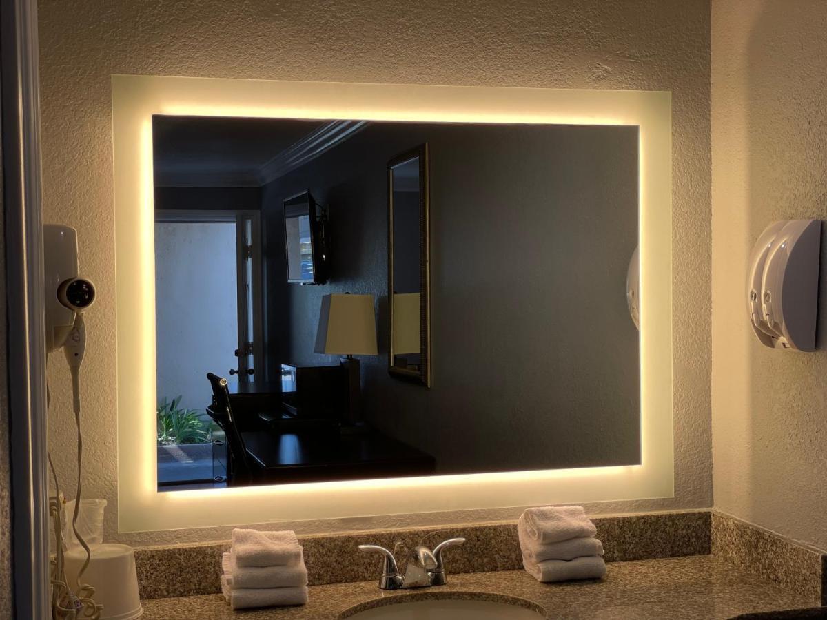 Legacy Inn & Suites Anaheim Buitenkant foto