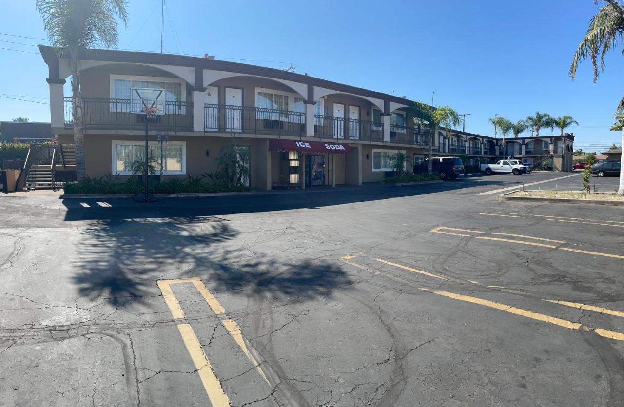 Legacy Inn & Suites Anaheim Buitenkant foto