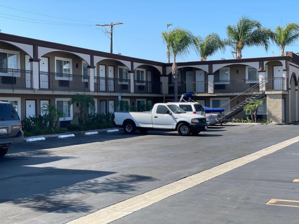Legacy Inn & Suites Anaheim Buitenkant foto