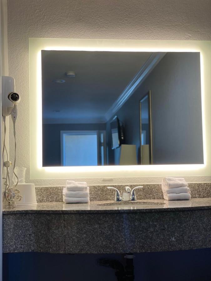 Legacy Inn & Suites Anaheim Buitenkant foto