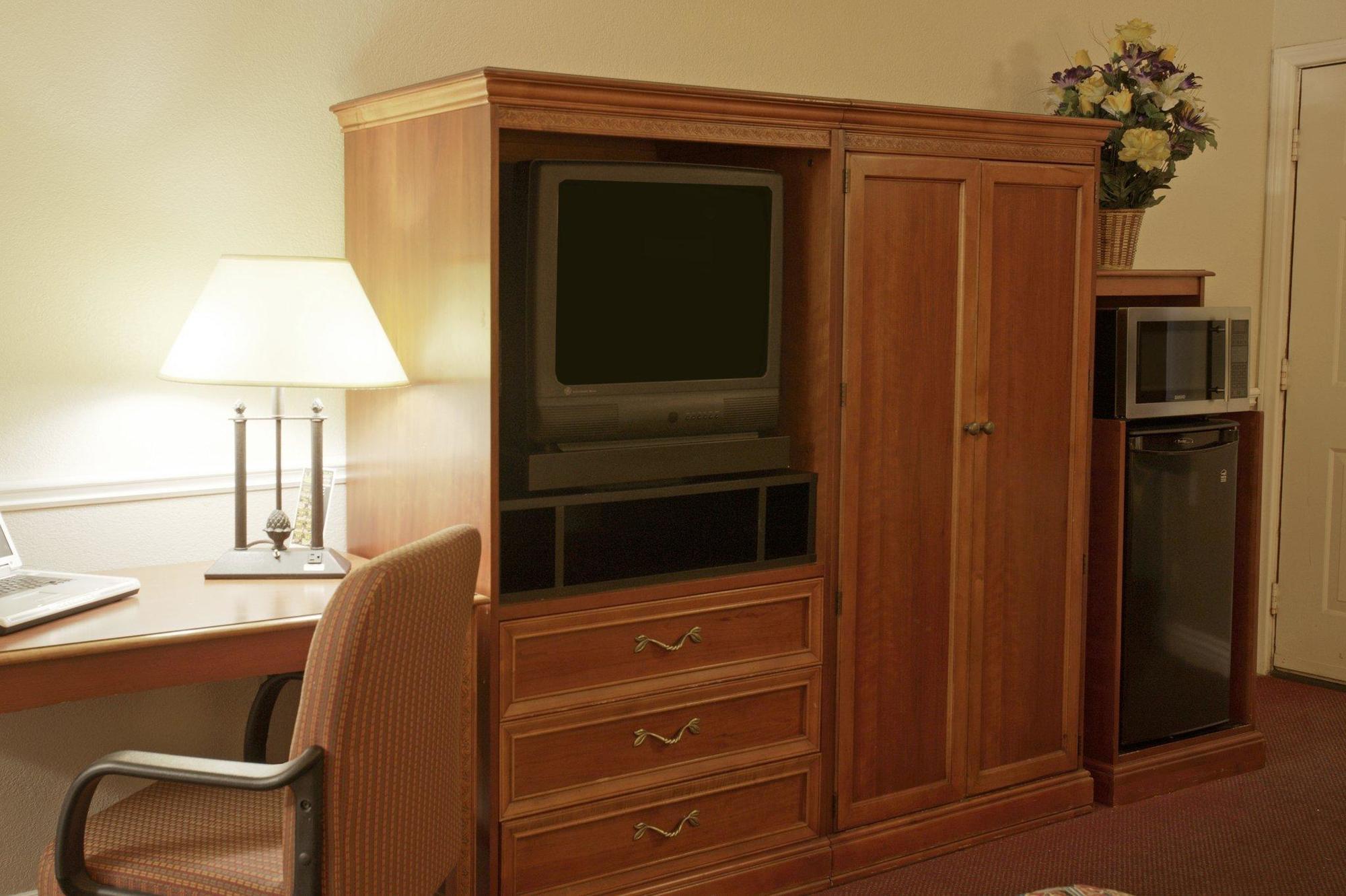 Legacy Inn & Suites Anaheim Buitenkant foto