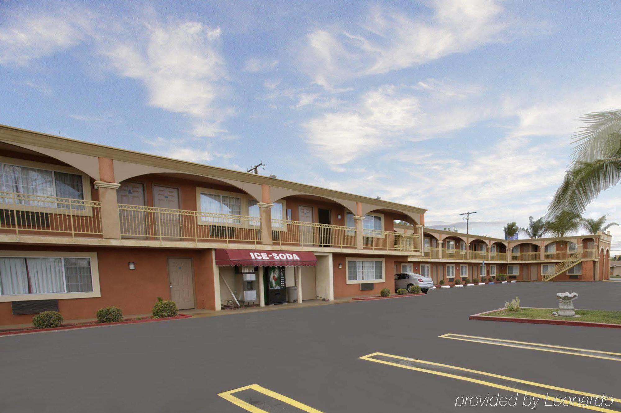 Legacy Inn & Suites Anaheim Buitenkant foto