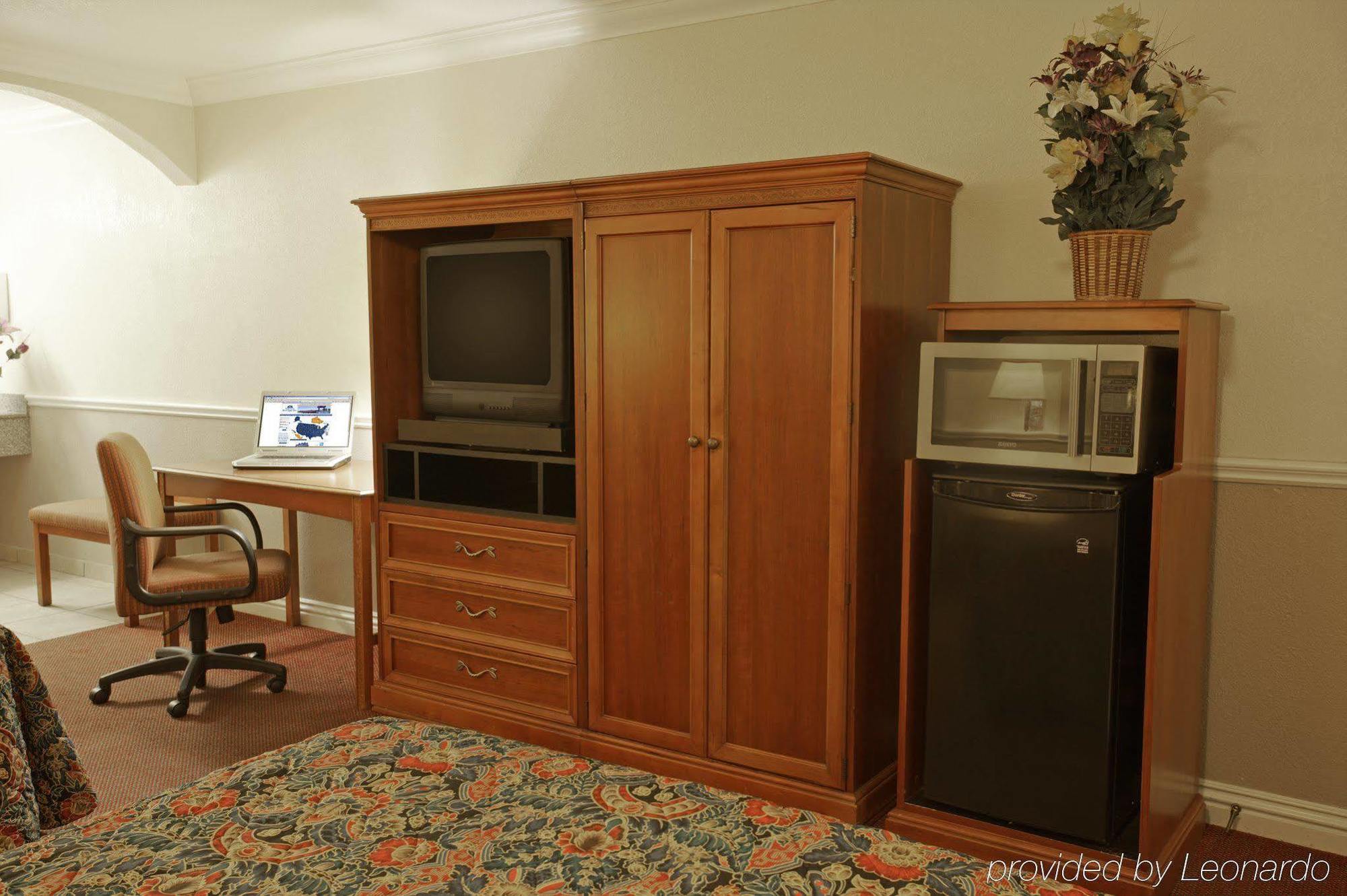 Legacy Inn & Suites Anaheim Buitenkant foto